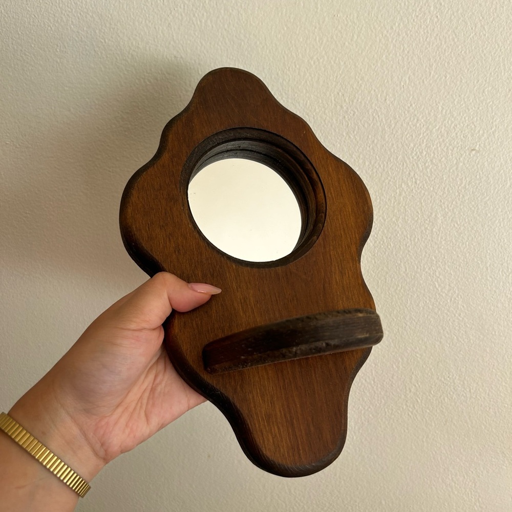 Charming vintage wooden mirror shelf decor